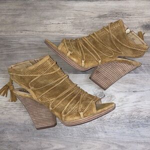 Vince Camuto women’s 9 wedges heels suede tan leather lace up tassel zipper Javy